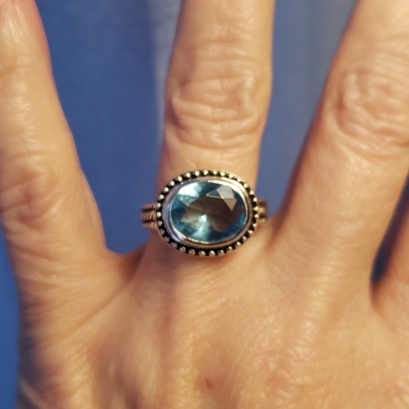 Sterling 925 Silver and Blue Topaz ring - Picture 2 of 5